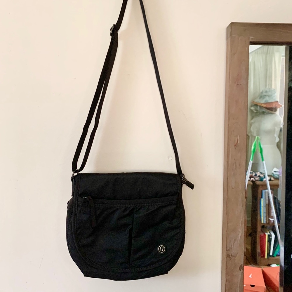Lulu lemon cross body bag